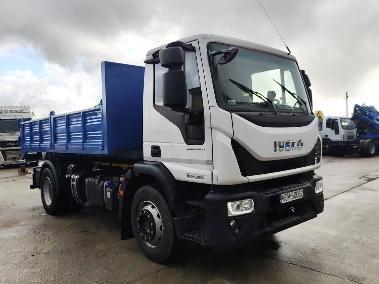 Φορτηγό φόρτωσης γάντζου, Φορτηγό με γερανό IVECO EUROCARGO 180-250: φωτογραφία 31