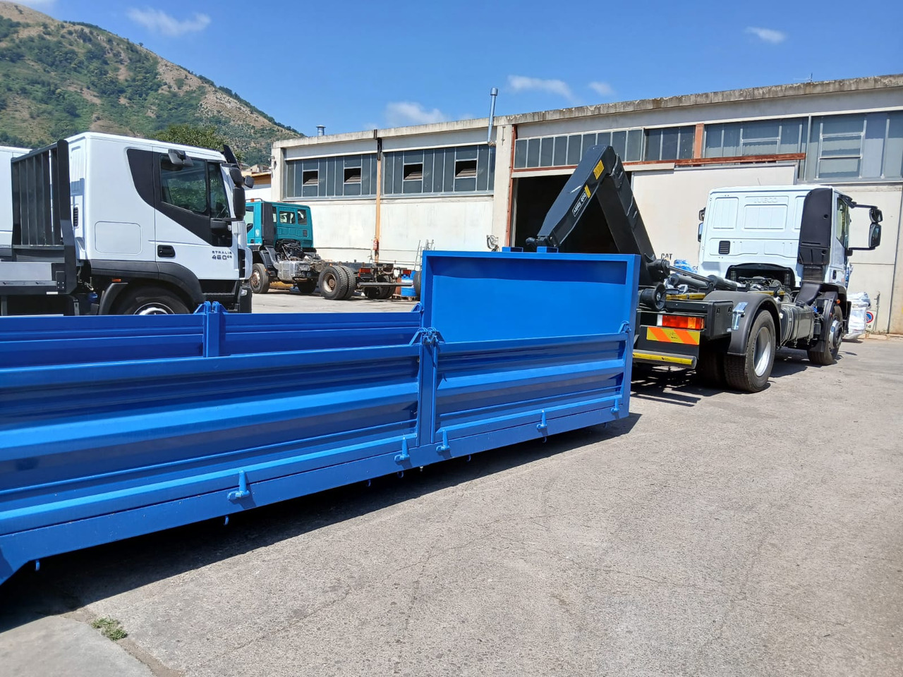 IVECO EUROCARGO 190EL25 - Φορτηγό φόρτωσης γάντζου: φωτογραφία 2 IVECO EUROCARGO 190EL25 - Φορτηγό φόρτωσης γάντζου: φωτογραφία 2