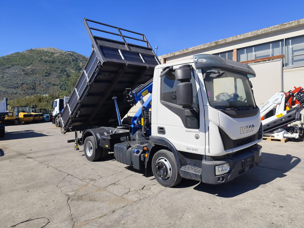 IVECO EUROCARGO 80-210 - Φορτηγό με γερανό, Φορτηγό ανατρεπόμενο: φωτογραφία 4 IVECO EUROCARGO 80-210 - Φορτηγό με γερανό, Φορτηγό ανατρεπόμενο: φωτογραφία 4