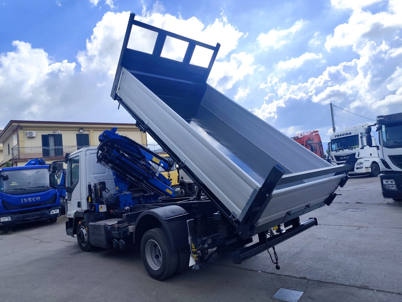 IVECO EUROCARGO 80-220 - Φορτηγό με γερανό: φωτογραφία 3 IVECO EUROCARGO 80-220 - Φορτηγό με γερανό: φωτογραφία 3