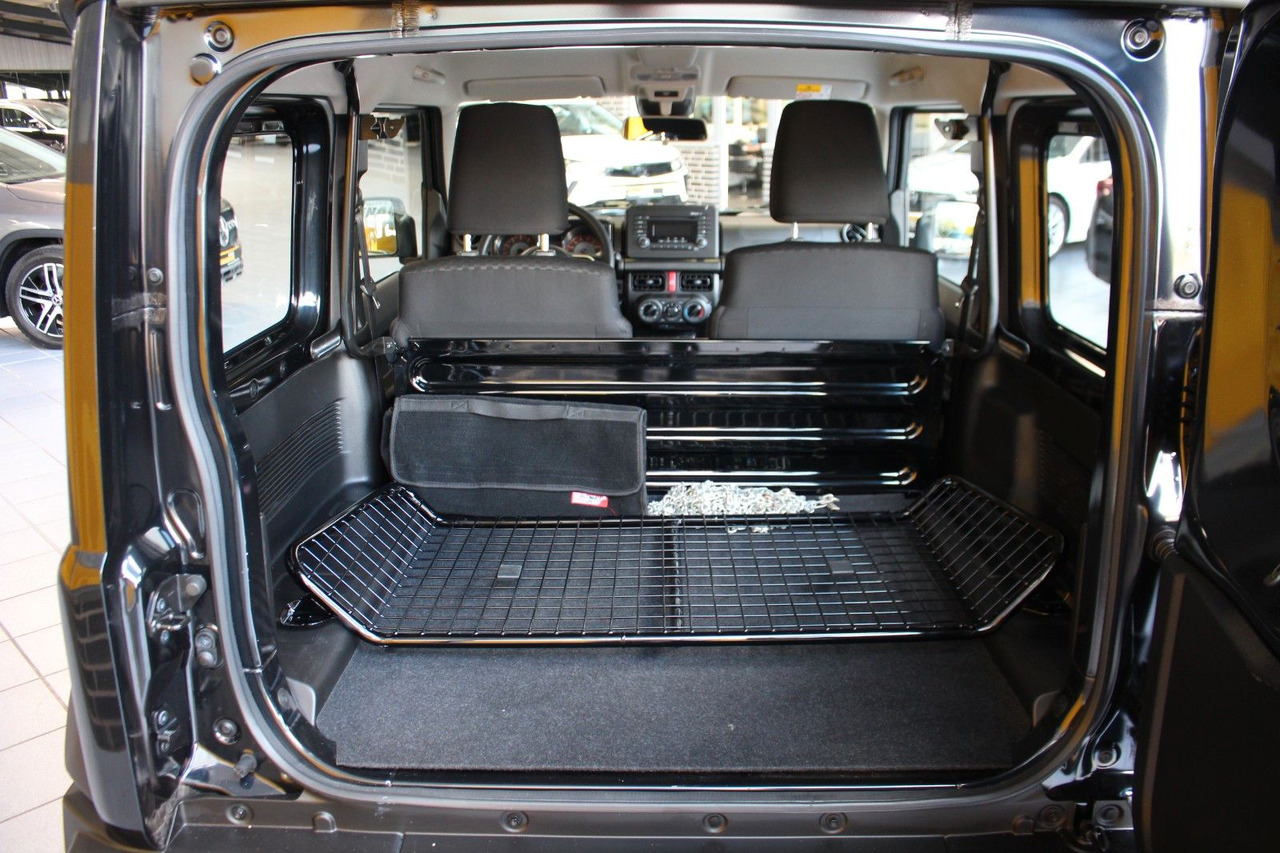 Suzuki Jimny zuschaltbarer Allradantrieb Allgrip - SUV: φωτογραφία 5 Suzuki Jimny zuschaltbarer Allradantrieb Allgrip - SUV: φωτογραφία 5