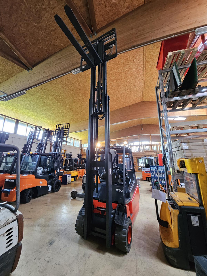 LINDE E30 - Ηλεκτροκίνητο περονοφόρο: φωτογραφία 5 LINDE E30 - Ηλεκτροκίνητο περονοφόρο: φωτογραφία 5