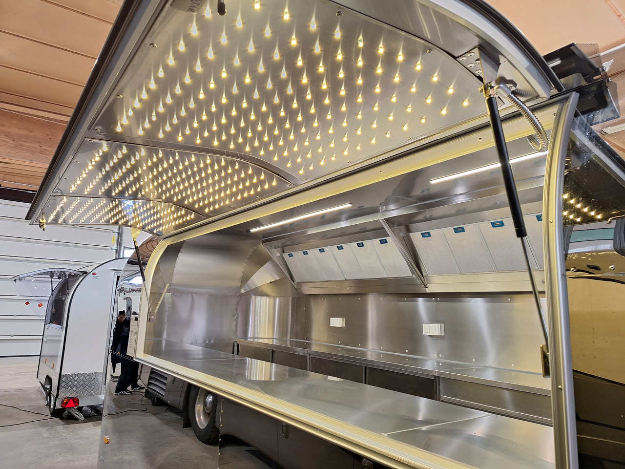 Deli Star Trailer American 6000 - EU Standards - Ρυμουλκούμενη καντίνα: φωτογραφία 2 Deli Star Trailer American 6000 - EU Standards - Ρυμουλκούμενη καντίνα: φωτογραφία 2