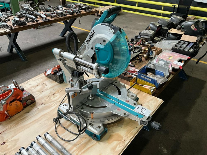 Makita LS1219L - Μηχανήμα επεξεργασίας μετάλλου: φωτογραφία 2 Makita LS1219L - Μηχανήμα επεξεργασίας μετάλλου: φωτογραφία 2