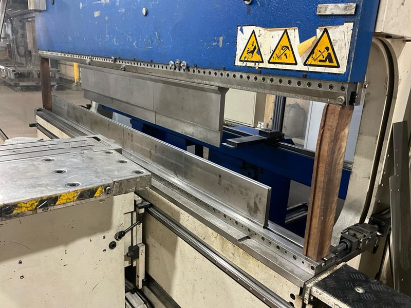 Trumpf TrumaBend V230 - Μηχανήμα επεξεργασίας μετάλλου: φωτογραφία 5 Trumpf TrumaBend V230 - Μηχανήμα επεξεργασίας μετάλλου: φωτογραφία 5