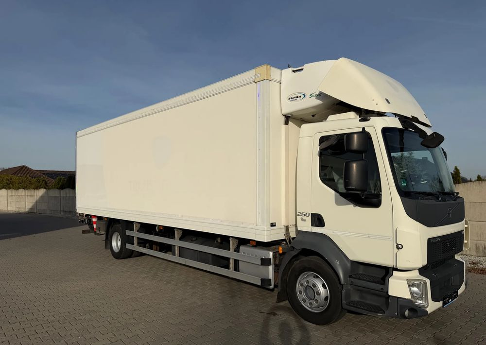 Volvo FL 16.250/ 19 PALET/ Ładownośc 6 ton/ na poduszkach! - Φορτηγό ψυγείο: φωτογραφία 3 Volvo FL 16.250/ 19 PALET/ Ładownośc 6 ton/ na poduszkach! - Φορτηγό ψυγείο: φωτογραφία 3