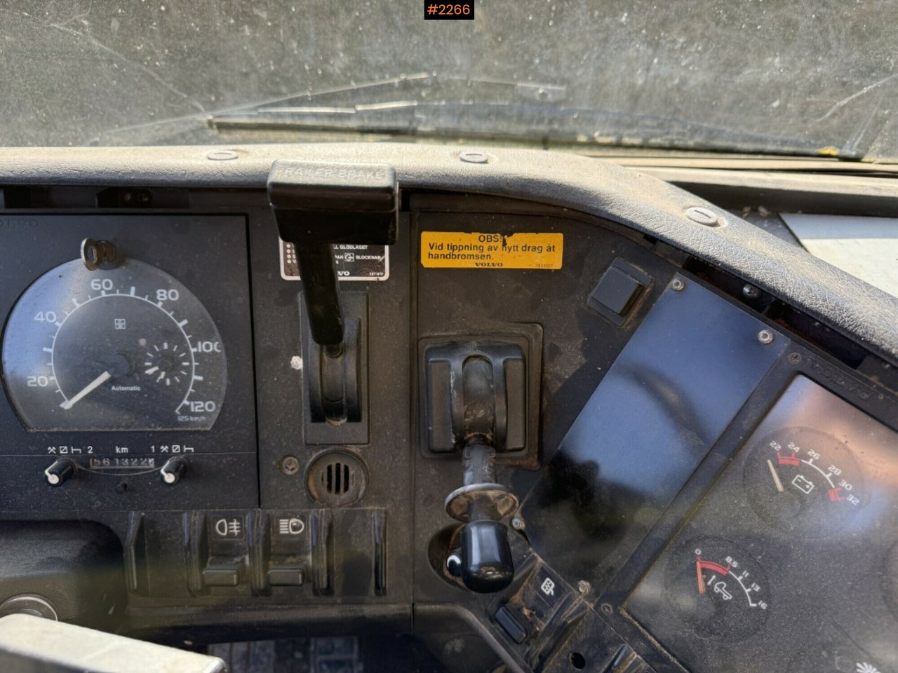 Φορτηγό Volvo FL10 6x2 with mobile grain mill: φωτογραφία 13