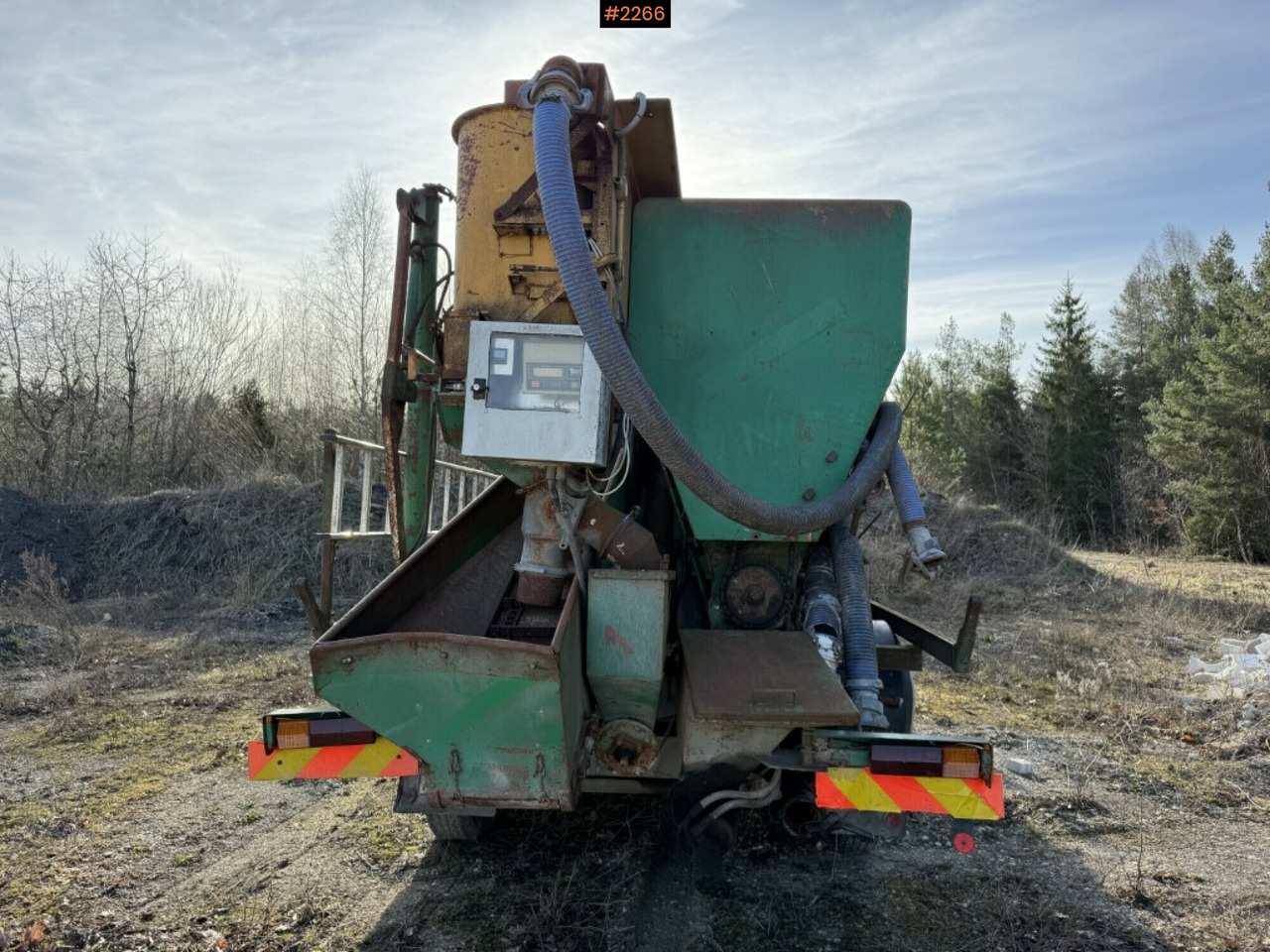 Φορτηγό Volvo FL10 6x2 with mobile grain mill: φωτογραφία 7