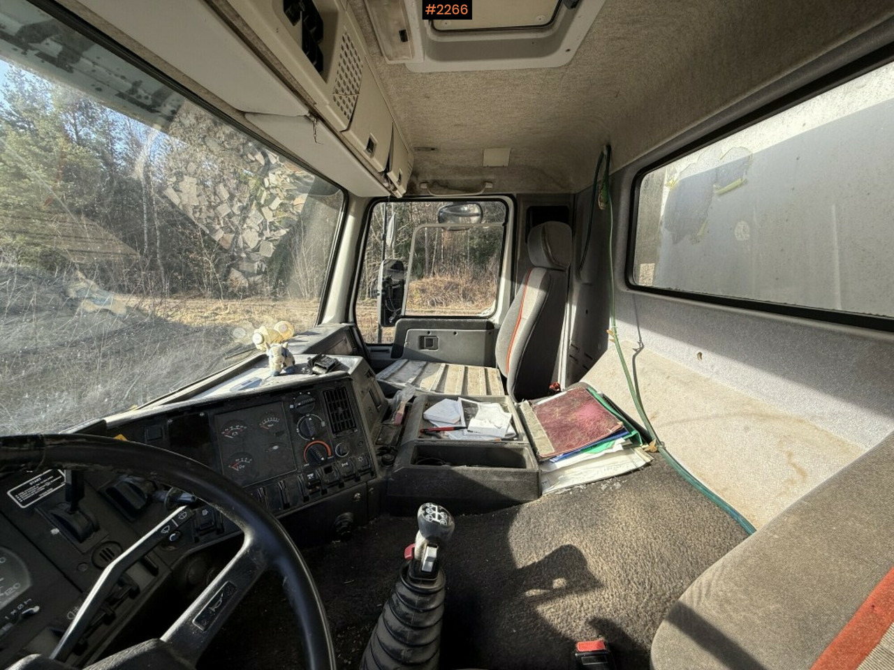 Φορτηγό Volvo FL10 6x2 with mobile grain mill: φωτογραφία 16