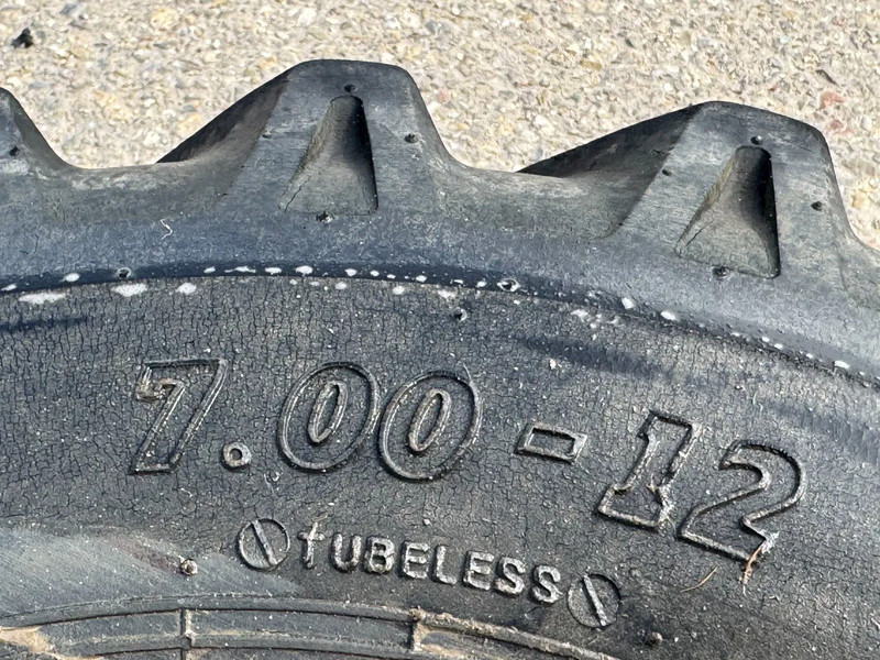 Giant Banden met velg 7.00-12 - Ελαστικό: φωτογραφία 3 Giant Banden met velg 7.00-12 - Ελαστικό: φωτογραφία 3