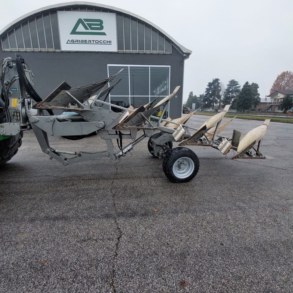 ARATRO ERMO - Άροτρο: φωτογραφία 3 ARATRO ERMO - Άροτρο: φωτογραφία 3