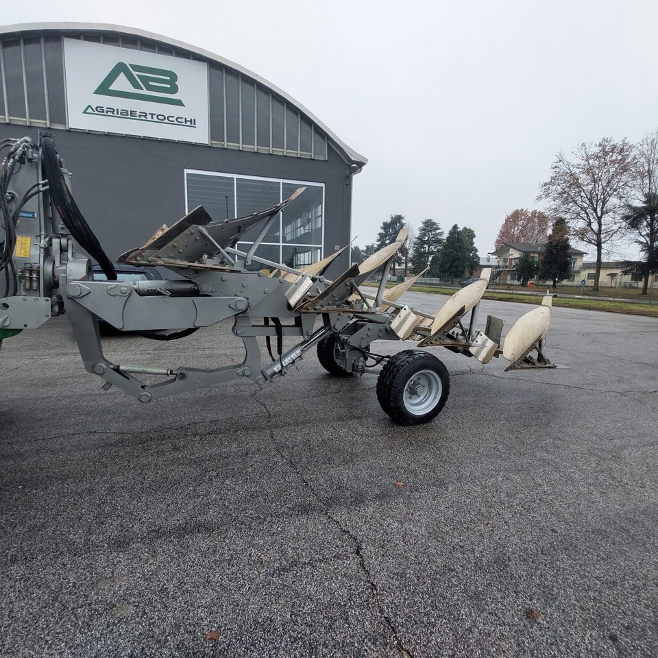 ARATRO ERMO - Άροτρο: φωτογραφία 4 ARATRO ERMO - Άροτρο: φωτογραφία 4