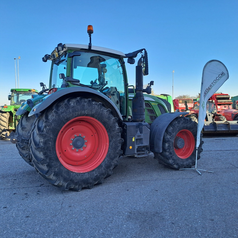 FENDT 720 VARIO PROFI - ASTA AGRIBERTOCCHI - Τρακτέρ: φωτογραφία 2 FENDT 720 VARIO PROFI - ASTA AGRIBERTOCCHI - Τρακτέρ: φωτογραφία 2