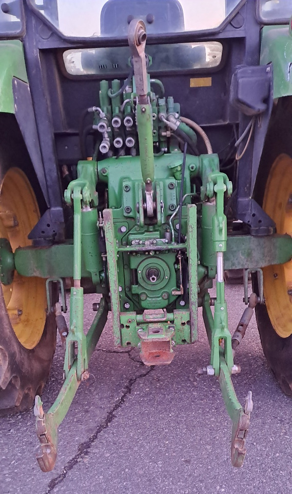 JOHN DEERE 5820 - Τρακτέρ: φωτογραφία 5 JOHN DEERE 5820 - Τρακτέρ: φωτογραφία 5