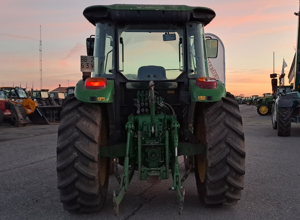 JOHN DEERE 5820 - Τρακτέρ: φωτογραφία 4 JOHN DEERE 5820 - Τρακτέρ: φωτογραφία 4