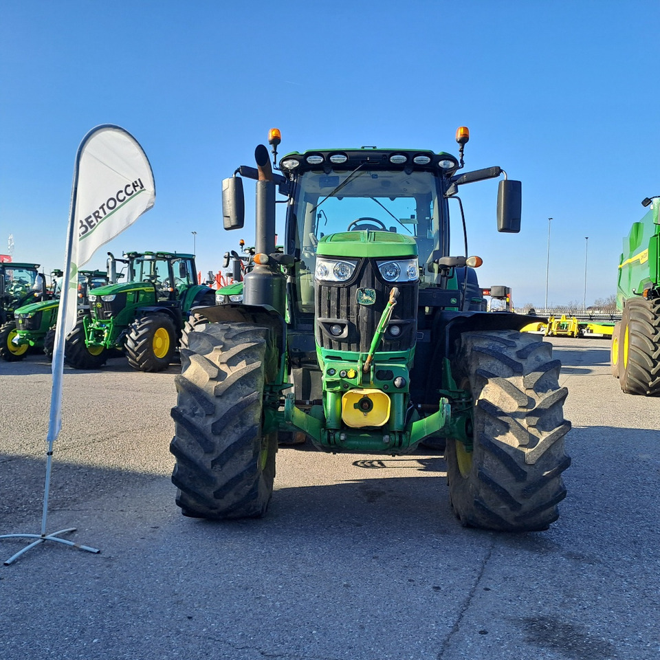 JOHN DEERE 6215R - Τρακτέρ: φωτογραφία 2 JOHN DEERE 6215R - Τρακτέρ: φωτογραφία 2