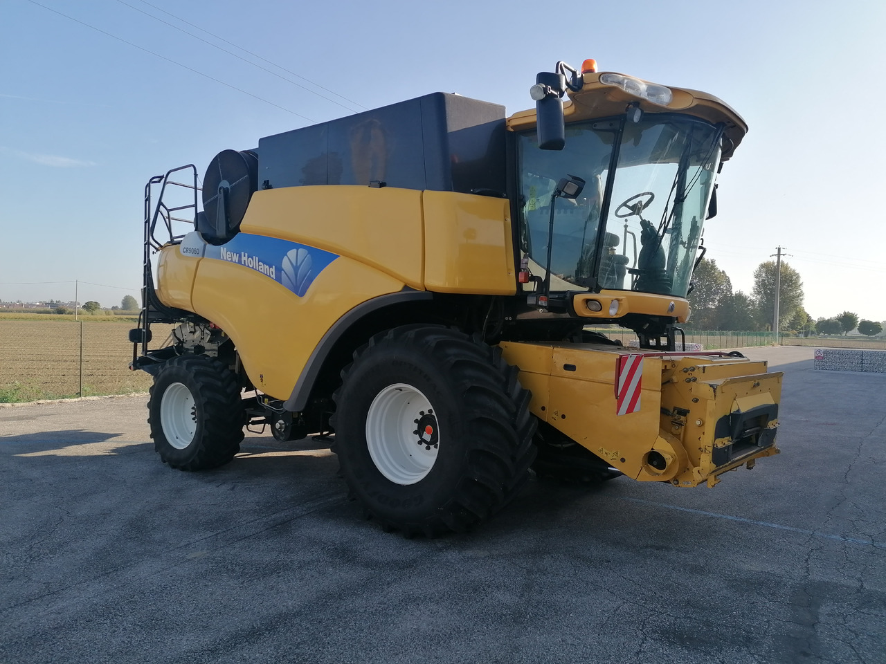NEW HOLLAND CR 9060 - Θεριζοαλωνιστική μηχανή: φωτογραφία 2 NEW HOLLAND CR 9060 - Θεριζοαλωνιστική μηχανή: φωτογραφία 2