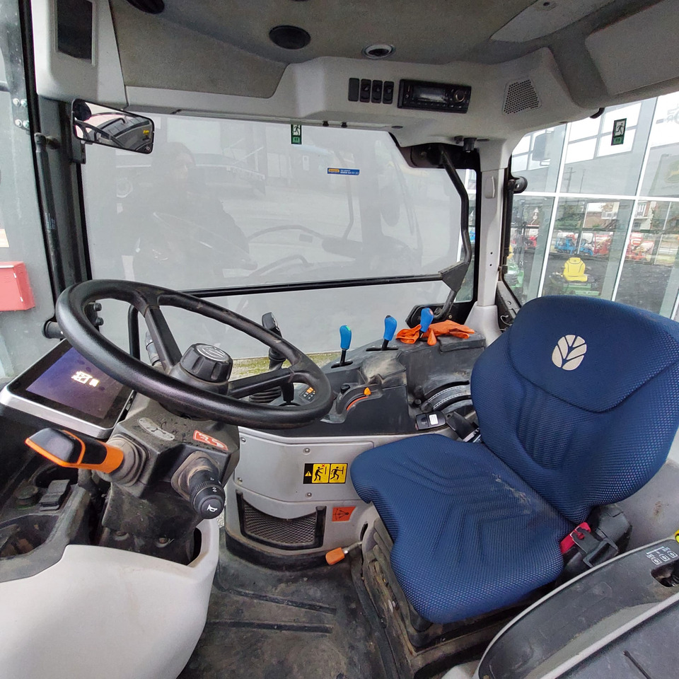 NEW HOLLAND T4 - Τρακτέρ: φωτογραφία 3 NEW HOLLAND T4 - Τρακτέρ: φωτογραφία 3