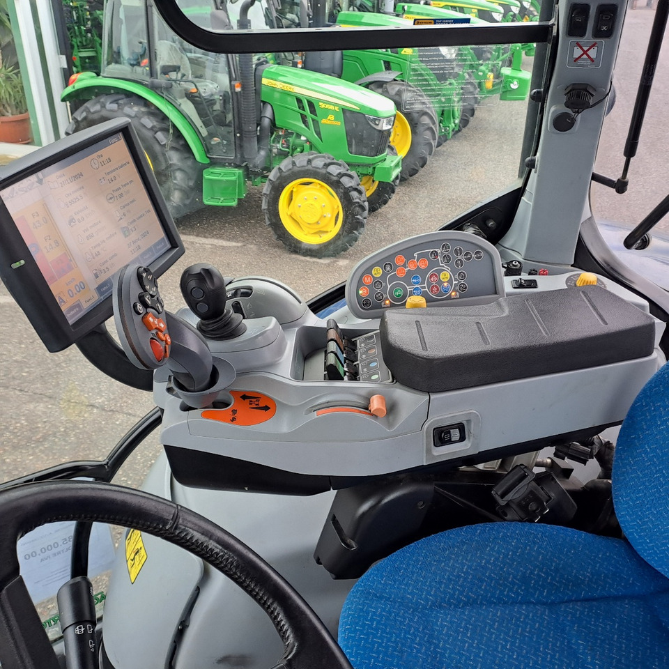 NEW HOLLAND T7.270 BLUEPOWER - Τρακτέρ: φωτογραφία 4 NEW HOLLAND T7.270 BLUEPOWER - Τρακτέρ: φωτογραφία 4