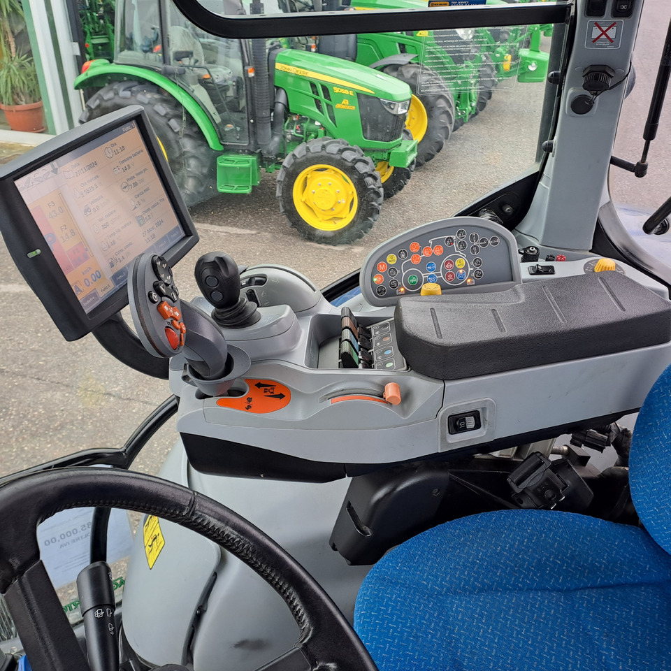 NEW HOLLAND T7.270 BLUEPOWER - Τρακτέρ: φωτογραφία 5 NEW HOLLAND T7.270 BLUEPOWER - Τρακτέρ: φωτογραφία 5