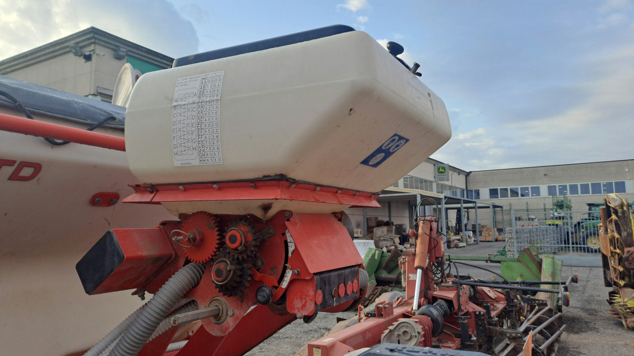 Σπαρτική μηχανή SEMINATRICE DI PRECISIONE KUHN MAXIMA 2 TD: φωτογραφία 7 Σπαρτική μηχανή SEMINATRICE DI PRECISIONE KUHN MAXIMA 2 TD: φωτογραφία 7