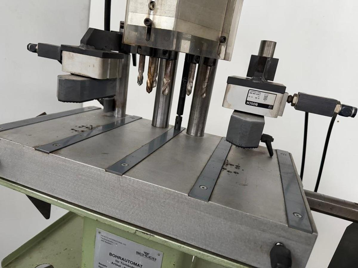 Türbänder-Bohrautomat SCHÜCO - Κολωνάτο δράπανο: φωτογραφία 3 Türbänder-Bohrautomat SCHÜCO - Κολωνάτο δράπανο: φωτογραφία 3