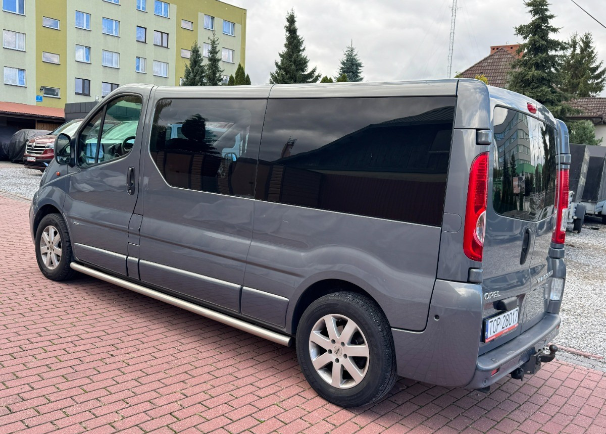 Opel Vivaro LONG 2.5 150KM Brygadówka Brygada Bezwypadkowy Super Stan FV23 - Διπλοκάμπινο ελαφρύ επαγγελματικό: φωτογραφία 4 Opel Vivaro LONG 2.5 150KM Brygadówka Brygada Bezwypadkowy Super Stan FV23 - Διπλοκάμπινο ελαφρύ επαγγελματικό: φωτογραφία 4