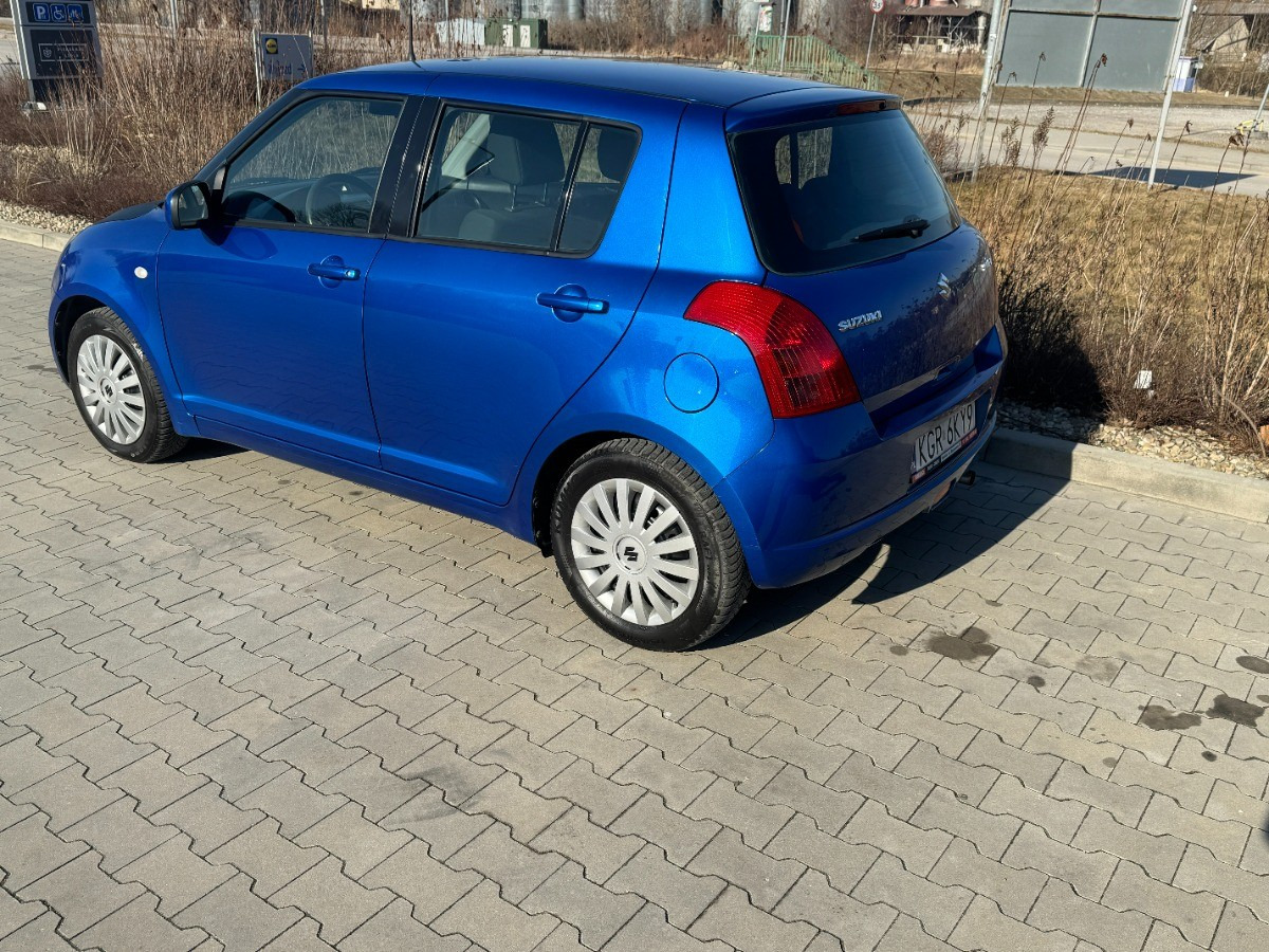 Suzuki Swift 1.3 benzyna 90km Klimatyzacja 136tys przebieg Auto prywatne zadbane - Αυτοκίνητο: φωτογραφία 4 Suzuki Swift 1.3 benzyna 90km Klimatyzacja 136tys przebieg Auto prywatne zadbane - Αυτοκίνητο: φωτογραφία 4