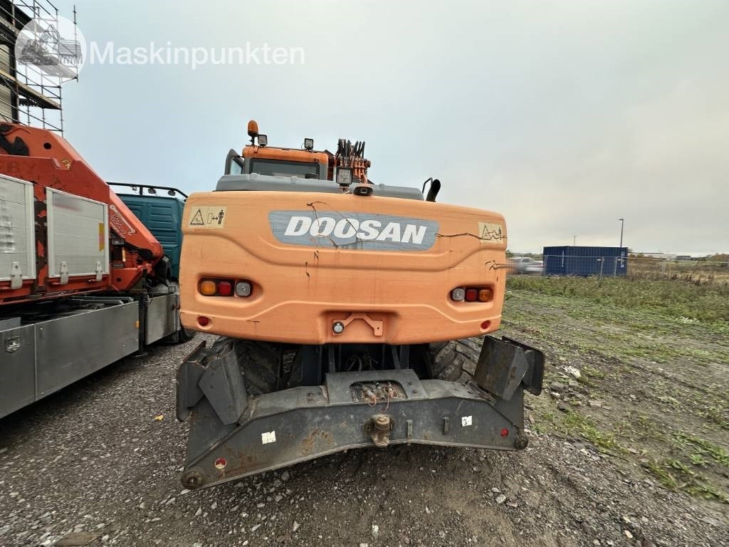 Doosan DX 140 W med vagn och redskap - Τροχοφόρος εκσκαφέας: φωτογραφία 5 Doosan DX 140 W med vagn och redskap - Τροχοφόρος εκσκαφέας: φωτογραφία 5