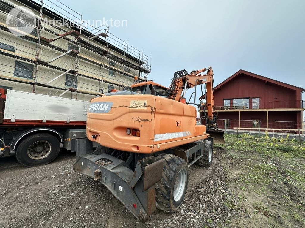 Doosan DX 140 W med vagn och redskap - Τροχοφόρος εκσκαφέας: φωτογραφία 4 Doosan DX 140 W med vagn och redskap - Τροχοφόρος εκσκαφέας: φωτογραφία 4