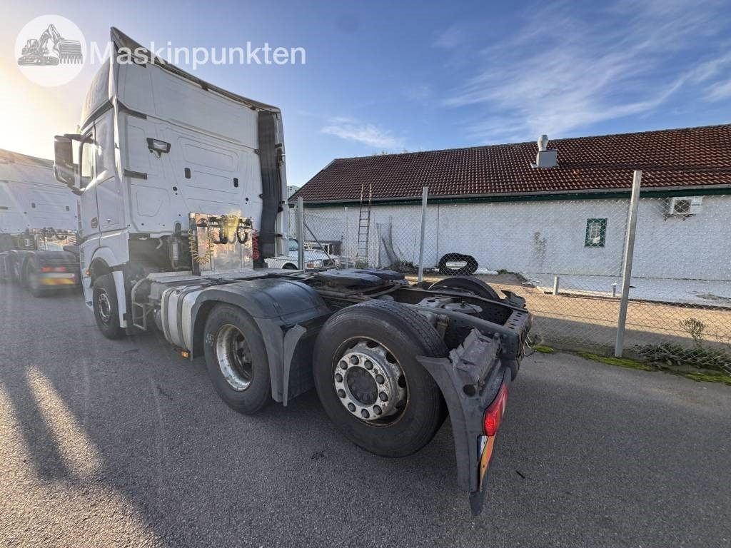 Mercedes-Benz Actros 963-4-C - Τράκτορας: φωτογραφία 2 Mercedes-Benz Actros 963-4-C - Τράκτορας: φωτογραφία 2