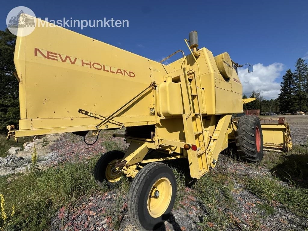 New Holland 1530 - Θεριζοαλωνιστική μηχανή: φωτογραφία 4 New Holland 1530 - Θεριζοαλωνιστική μηχανή: φωτογραφία 4