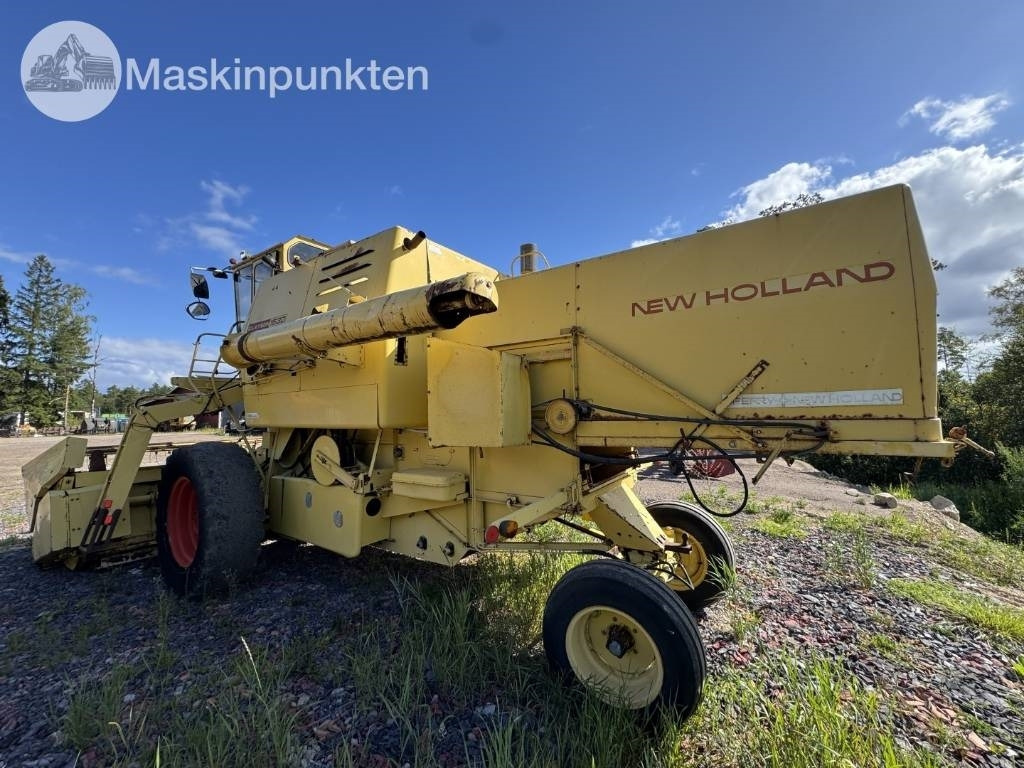 New Holland 1530 - Θεριζοαλωνιστική μηχανή: φωτογραφία 2 New Holland 1530 - Θεριζοαλωνιστική μηχανή: φωτογραφία 2