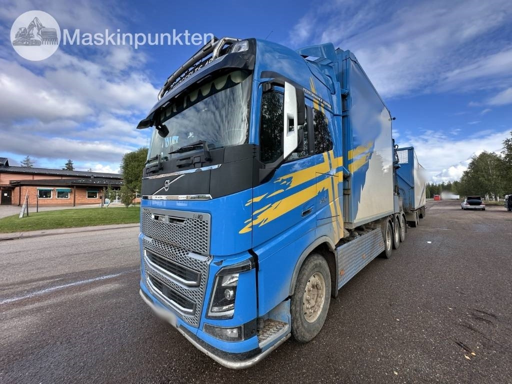 Volvo FH 16 750 - Φορτηγό ξυλείας: φωτογραφία 2 Volvo FH 16 750 - Φορτηγό ξυλείας: φωτογραφία 2