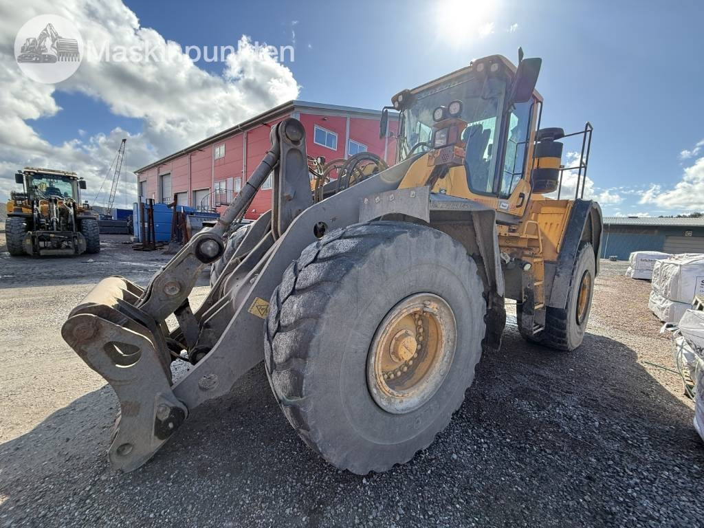 Volvo L 180 F - Ελαστιχοφόρος φορτωτής: φωτογραφία 1 Volvo L 180 F - Ελαστιχοφόρος φορτωτής: φωτογραφία 1