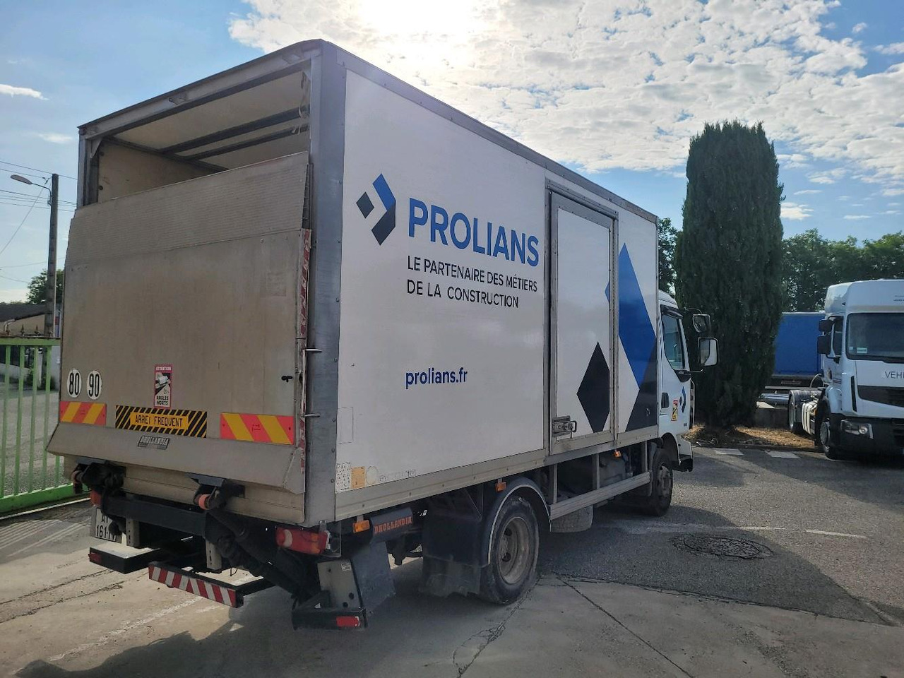 RENAULT MIDLUM 180 DXL - Φορτηγό κόφα: φωτογραφία 4 RENAULT MIDLUM 180 DXL - Φορτηγό κόφα: φωτογραφία 4