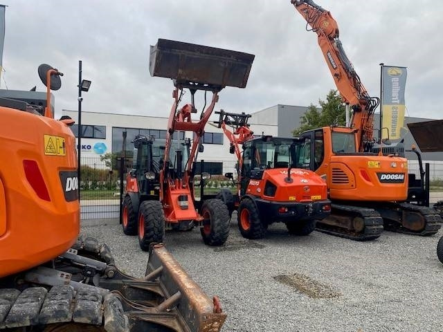 Kubota R 065 - Ελαστιχοφόρος φορτωτής: φωτογραφία 4 Kubota R 065 - Ελαστιχοφόρος φορτωτής: φωτογραφία 4