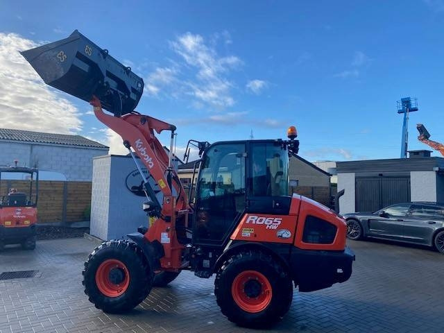 Kubota R 065 - Ελαστιχοφόρος φορτωτής: φωτογραφία 1 Kubota R 065 - Ελαστιχοφόρος φορτωτής: φωτογραφία 1