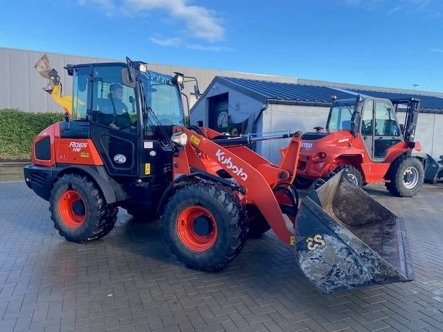 Kubota R 065 - Ελαστιχοφόρος φορτωτής: φωτογραφία 5 Kubota R 065 - Ελαστιχοφόρος φορτωτής: φωτογραφία 5