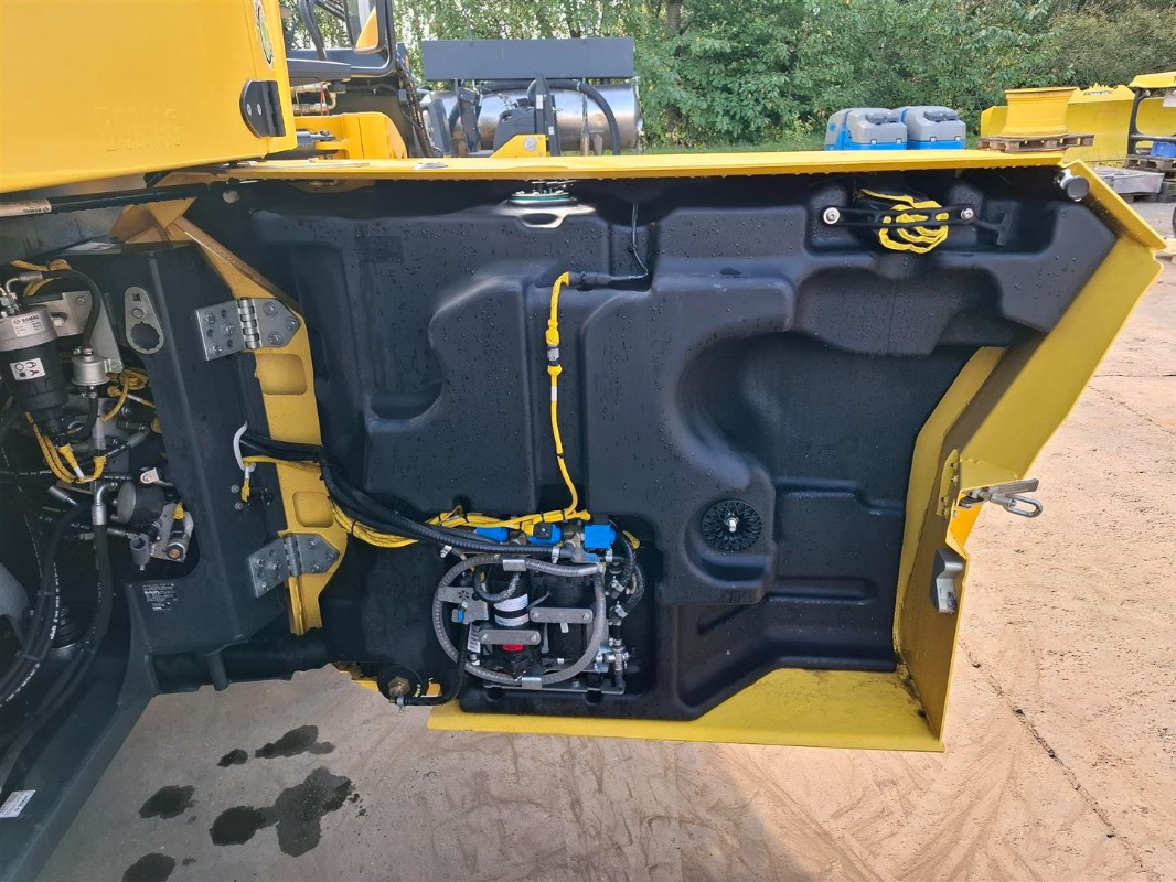 Ασφαλτικός οδοστρωτήρας BOMAG DE BW 174 AP-5 AM Hybrid Stage V/Tier 4f: φωτογραφία 10