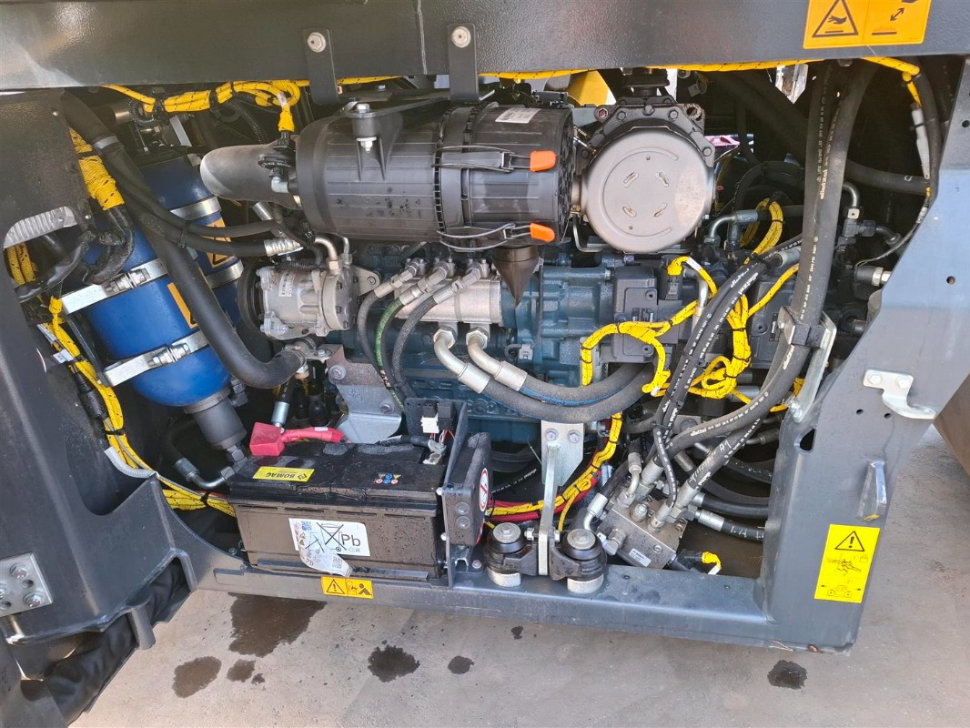 Ασφαλτικός οδοστρωτήρας BOMAG DE BW 174 AP-5 AM Hybrid Stage V/Tier 4f: φωτογραφία 9