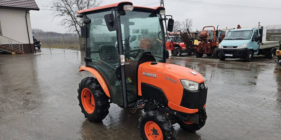 Ciągnik Kubota B2650 4x4 klima 26 KM hydrostat - Τρακτέρ: φωτογραφία 4 Ciągnik Kubota B2650 4x4 klima 26 KM hydrostat - Τρακτέρ: φωτογραφία 4