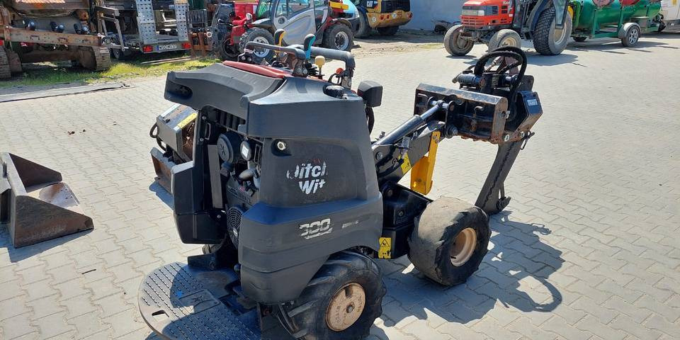 Ditch Witch R300 koparka łańcuchowa pługoukładacz - Εκσκαφέας τάφρων: φωτογραφία 4 Ditch Witch R300 koparka łańcuchowa pługoukładacz - Εκσκαφέας τάφρων: φωτογραφία 4