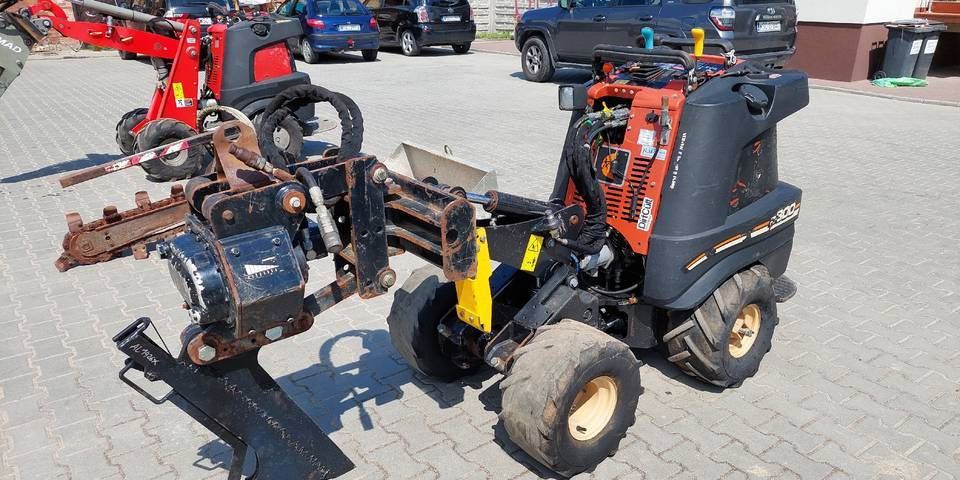 Ditch Witch R300 koparka łańcuchowa pługoukładacz - Εκσκαφέας τάφρων: φωτογραφία 1 Ditch Witch R300 koparka łańcuchowa pługoukładacz - Εκσκαφέας τάφρων: φωτογραφία 1