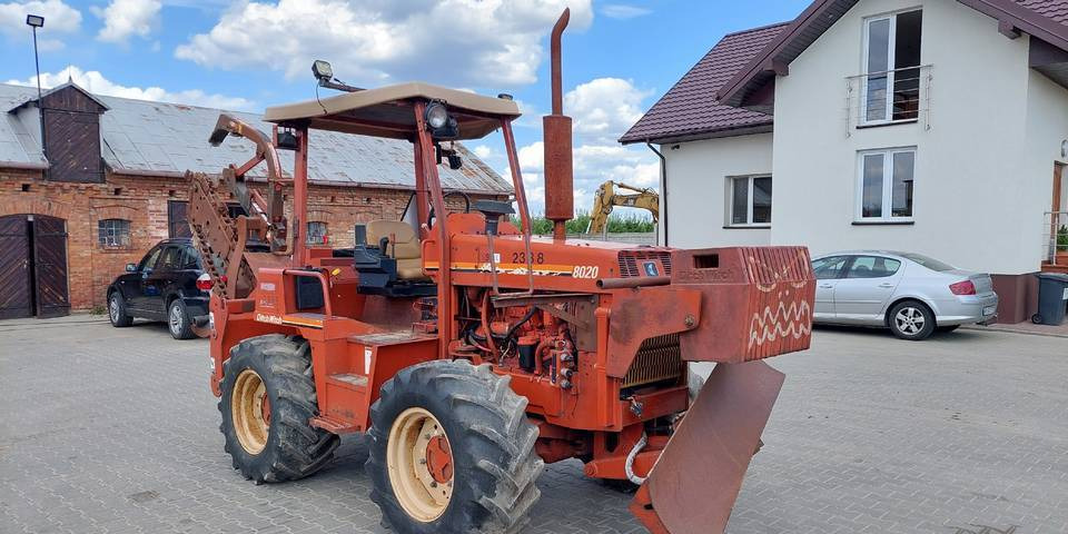 Koparka łańcuchowa Ditch Witch 8020 85KM - Εκσκαφέας τάφρων: φωτογραφία 2 Koparka łańcuchowa Ditch Witch 8020 85KM - Εκσκαφέας τάφρων: φωτογραφία 2