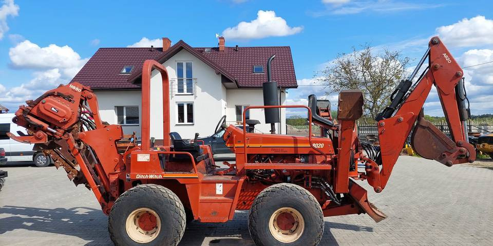 Koparka łańcuchowa pługoukładacz Ditch Witch 8020 Combo - Εκσκαφέας τάφρων: φωτογραφία 1 Koparka łańcuchowa pługoukładacz Ditch Witch 8020 Combo - Εκσκαφέας τάφρων: φωτογραφία 1