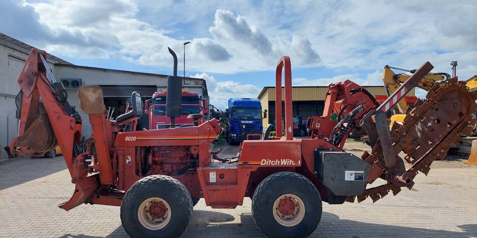 Koparka łańcuchowa pługoukładacz Ditch Witch 8020 Combo - Εκσκαφέας τάφρων: φωτογραφία 4 Koparka łańcuchowa pługoukładacz Ditch Witch 8020 Combo - Εκσκαφέας τάφρων: φωτογραφία 4