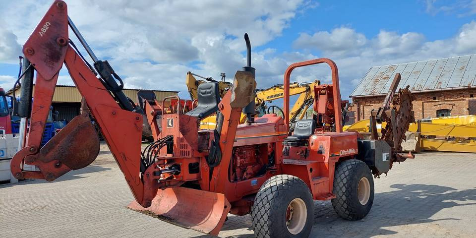 Koparka łańcuchowa pługoukładacz Ditch Witch 8020 Combo - Εκσκαφέας τάφρων: φωτογραφία 3 Koparka łańcuchowa pługoukładacz Ditch Witch 8020 Combo - Εκσκαφέας τάφρων: φωτογραφία 3