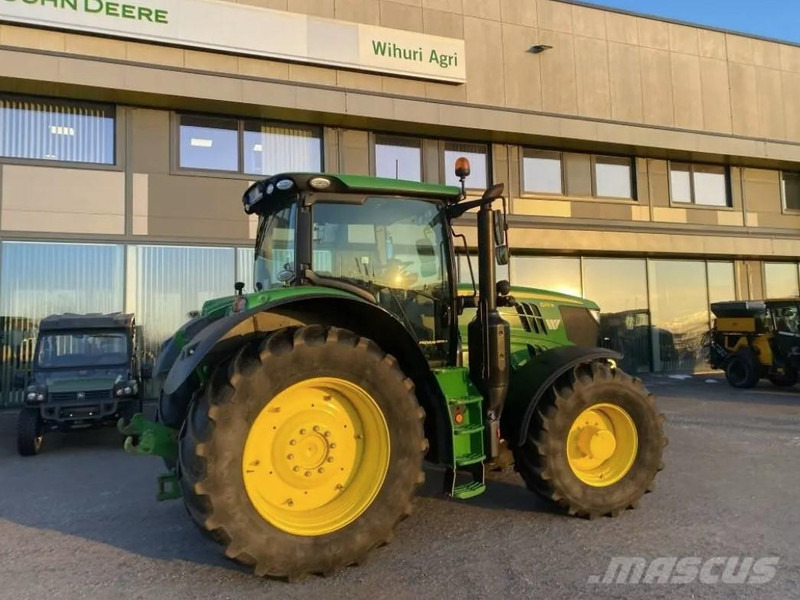 John Deere 6215R - Τρακτέρ: φωτογραφία 1 John Deere 6215R - Τρακτέρ: φωτογραφία 1