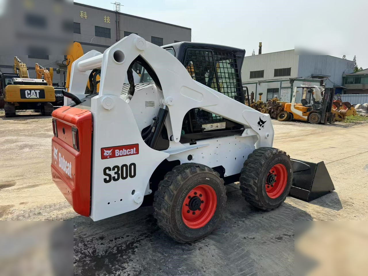 BOBCAT S300 - Φορτωτής πλάγιας ολίσθησης: φωτογραφία 3 BOBCAT S300 - Φορτωτής πλάγιας ολίσθησης: φωτογραφία 3